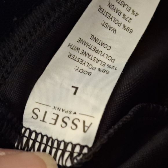 Spanx Women's All Over Faux Leather Leggings. - Picture 11 of 15